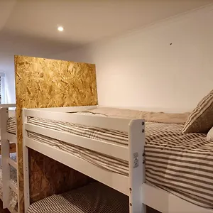 Now Bastidor Jovial Hostal