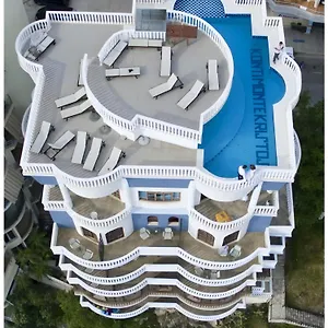 Monte Cristo With Rooftop Pool 4* Sarandë